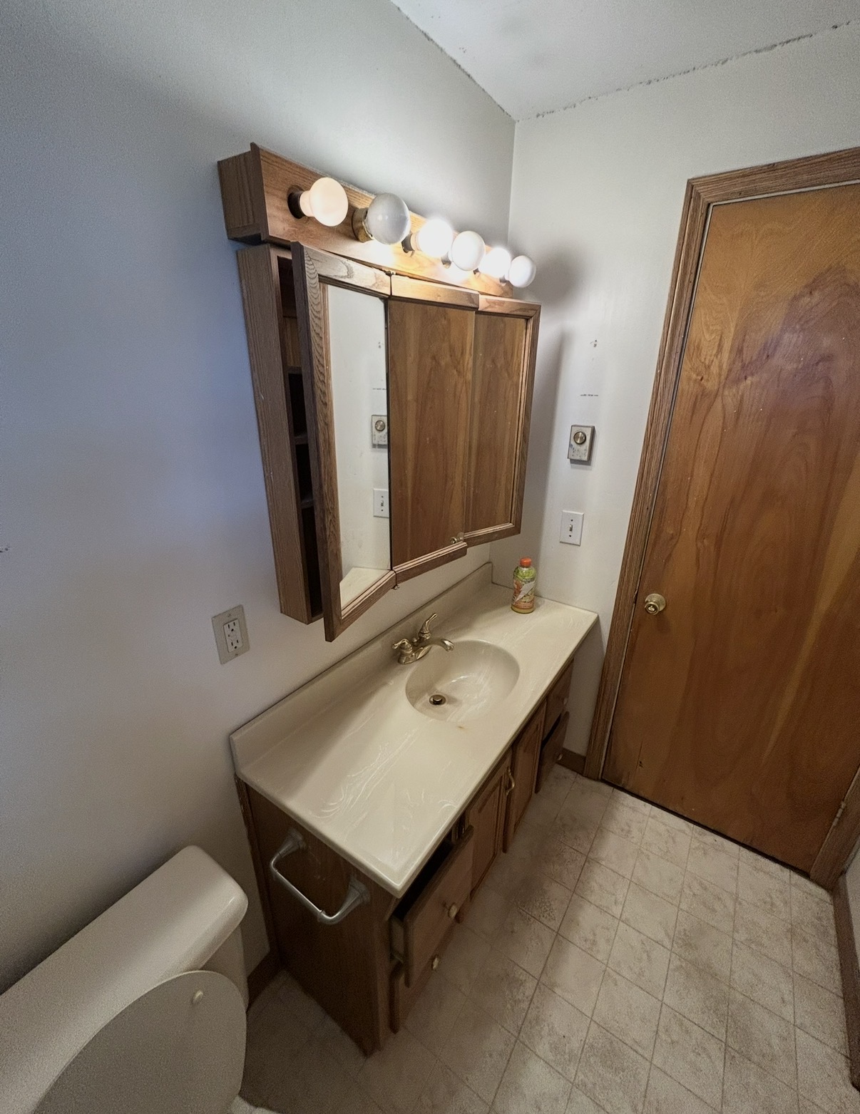 Complete vanity and room update before